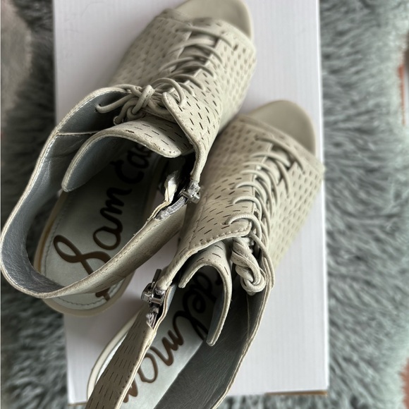 Sam Edelman light grey sandals leather upper with zipper - Picture 2 of 6